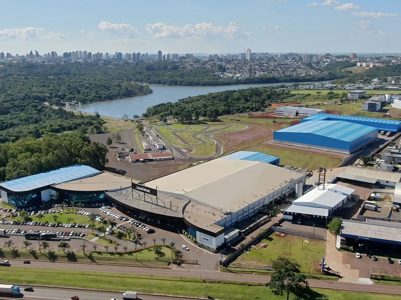 Vista aérea da nova sede do Grupo Tangipar em Cascavel